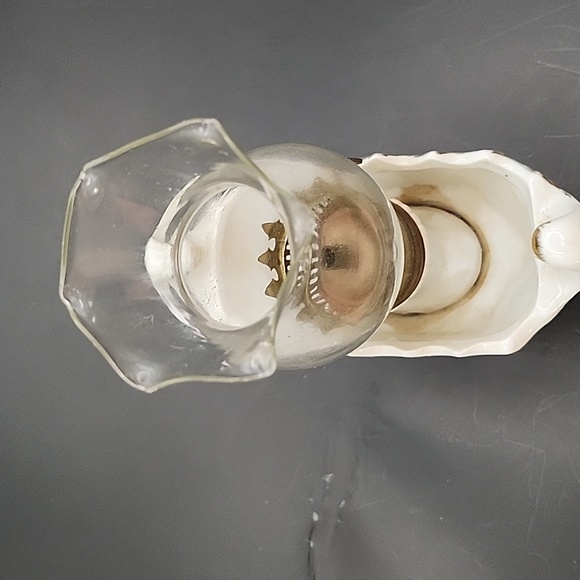 Vintage Mini Oil Lamp Made in Japan - Picture 5 of 11